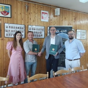 Zdjęcie podpisanie umowy świetlica NG